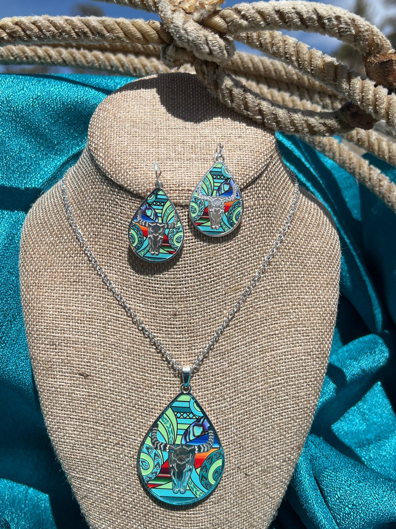 Shiloh Creek Ridge Necklace & Earrings Set